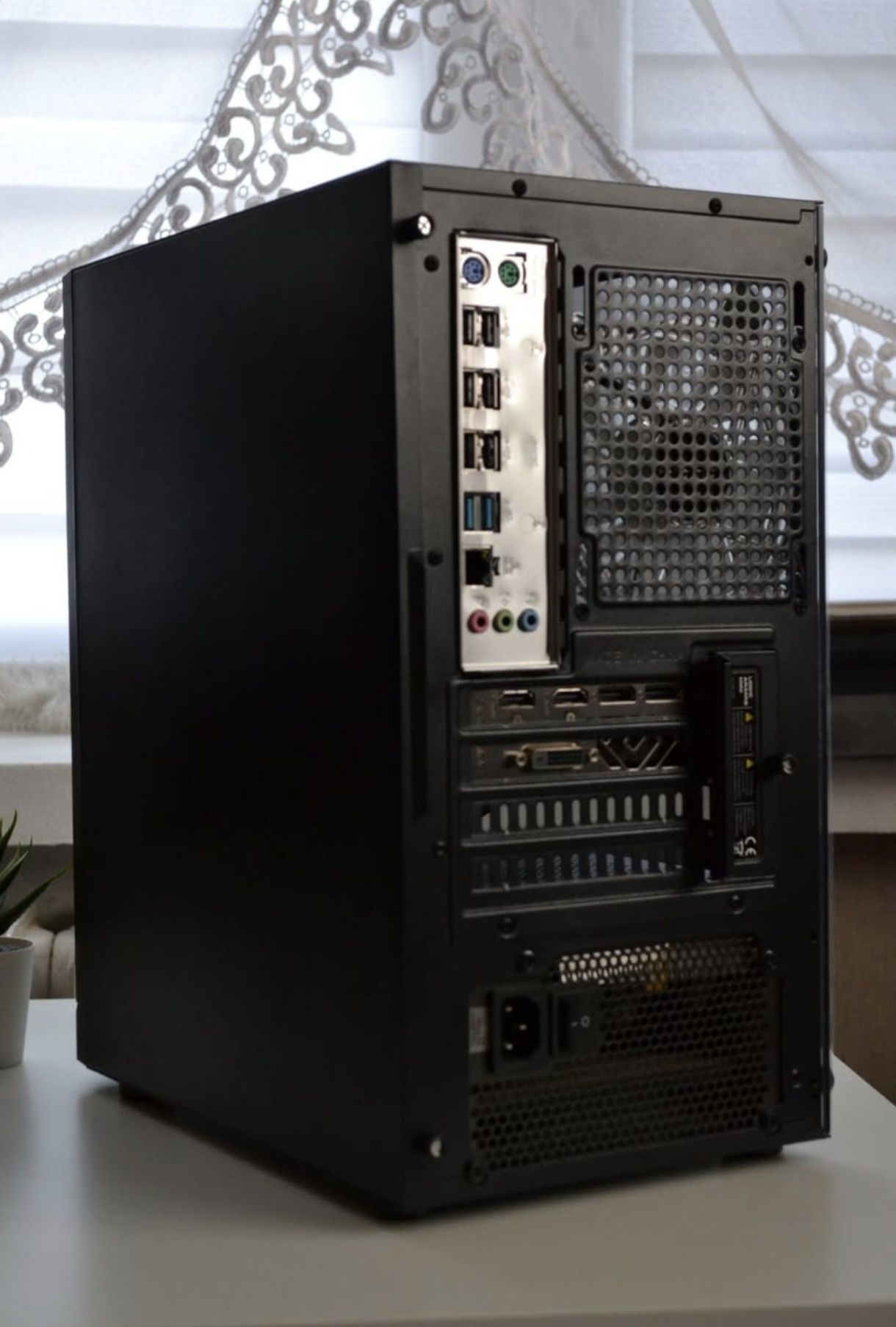 Komputer | Intel 8 rdzeni/Radeon RX 8GB/16GB DDR4/1TB SSD