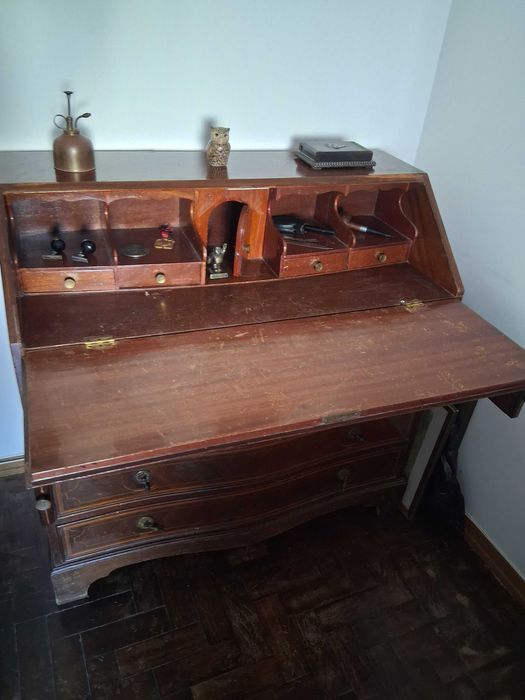 Escrivaninha muito antiga por apenas 150 euros