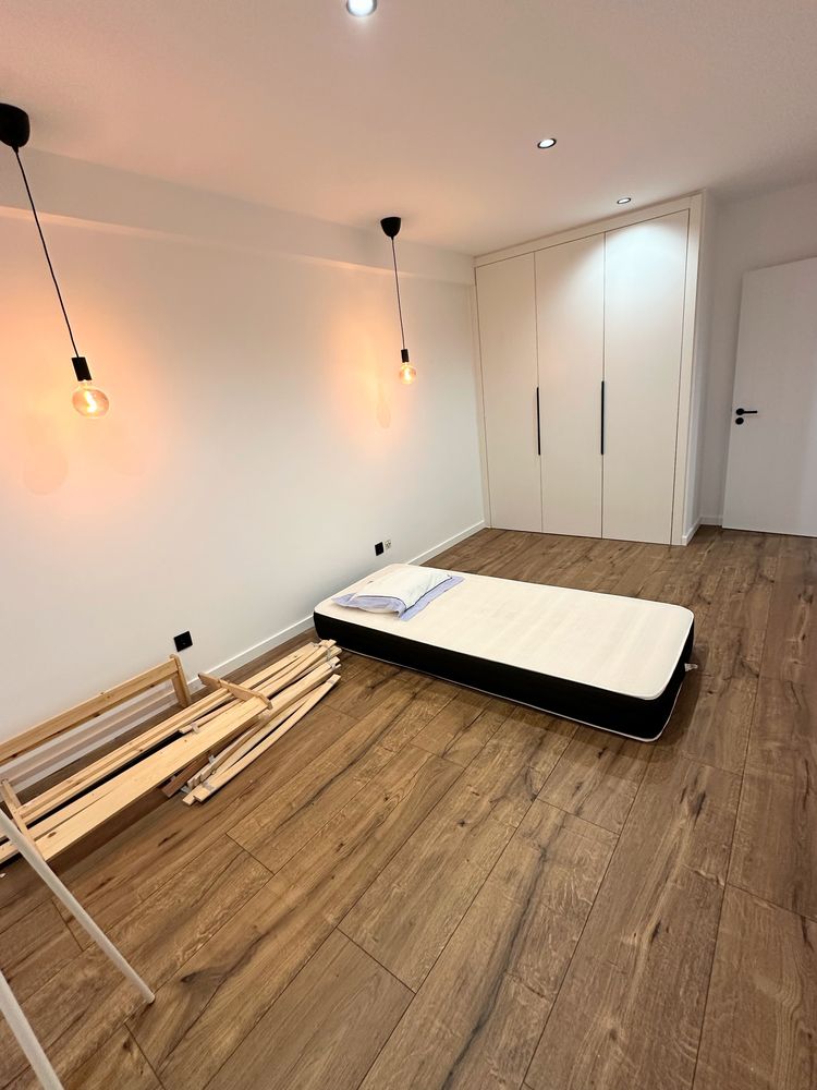 Cama solteiro ikea como nova com estrado e colchao completa solteiro