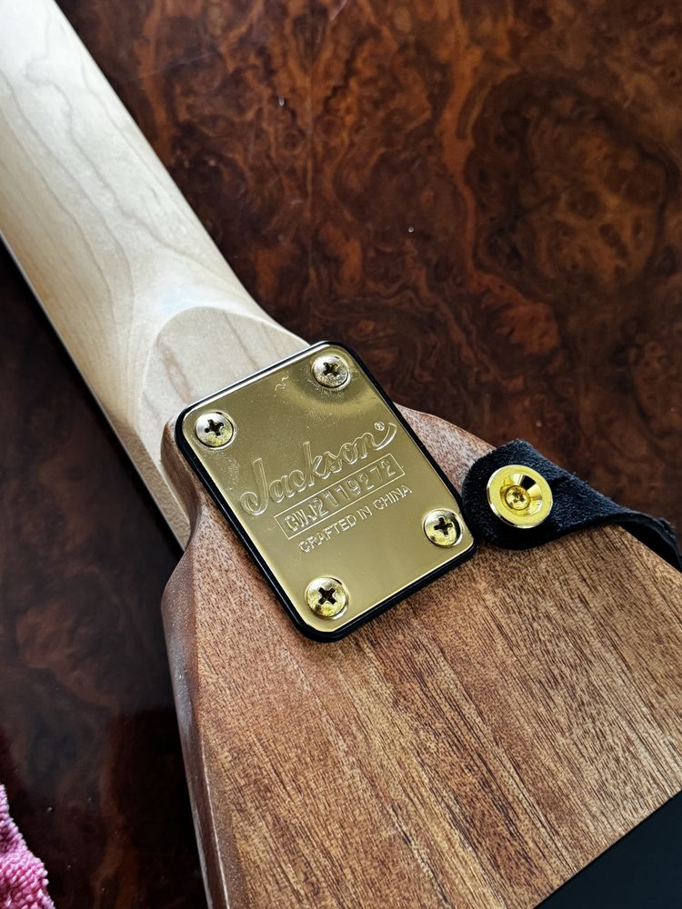 Jackson JS32 MAH Rhoads Natural + Case + EMG