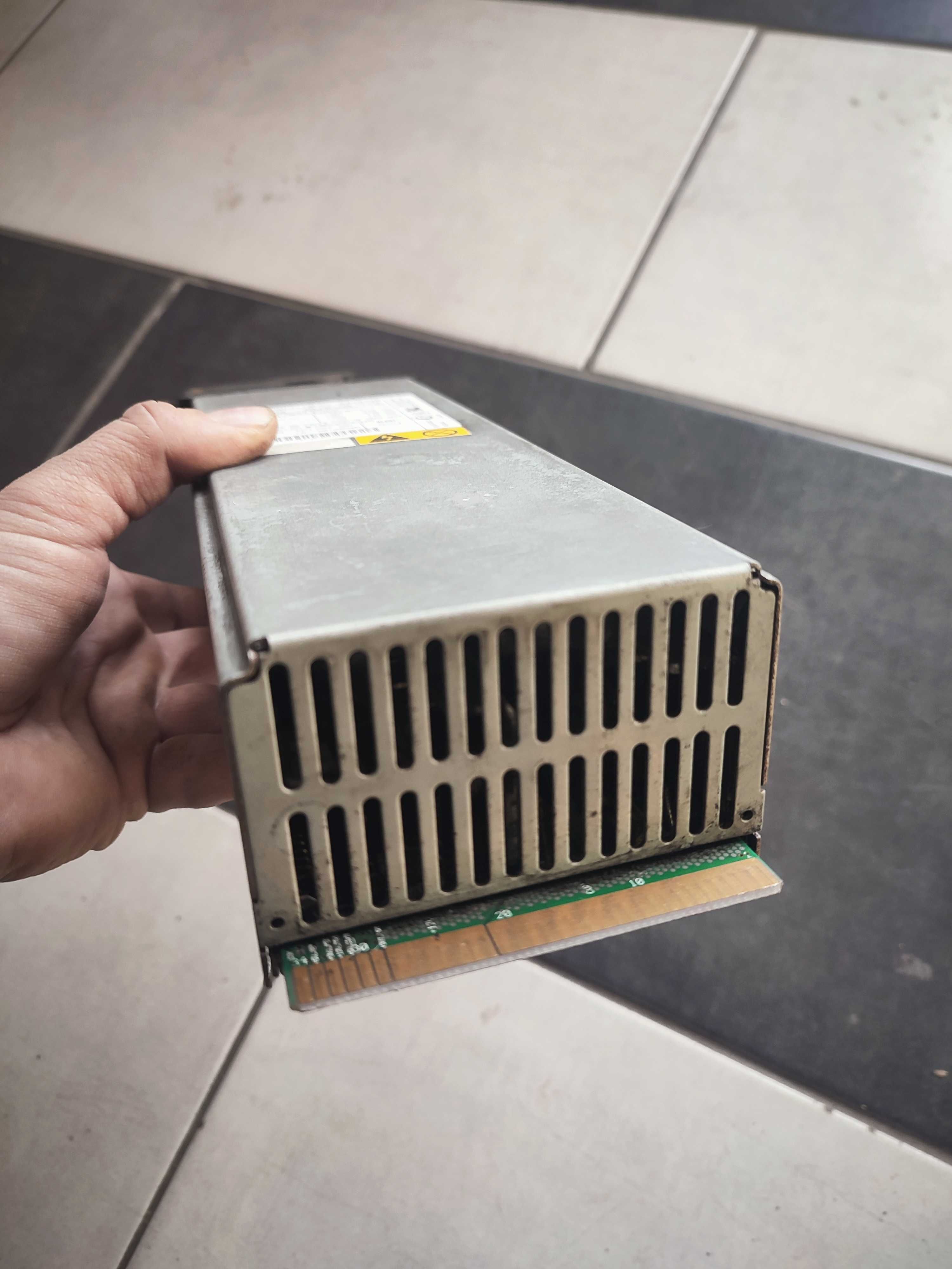 Zasilacz IBM do obudowy serwerowej 250 W.