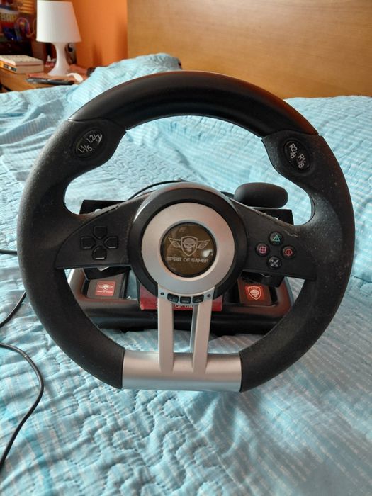 Volante com pedais e mudanças