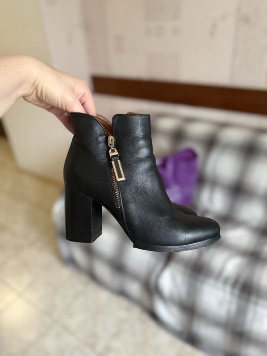 Продам жіночі шкіряні черевики на підборах
