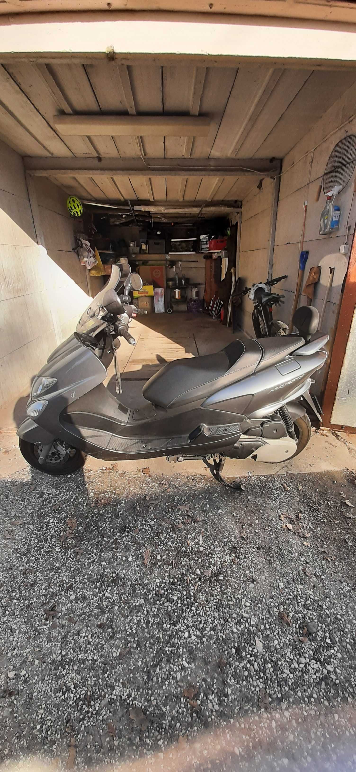 Skuter YamahaYP125R