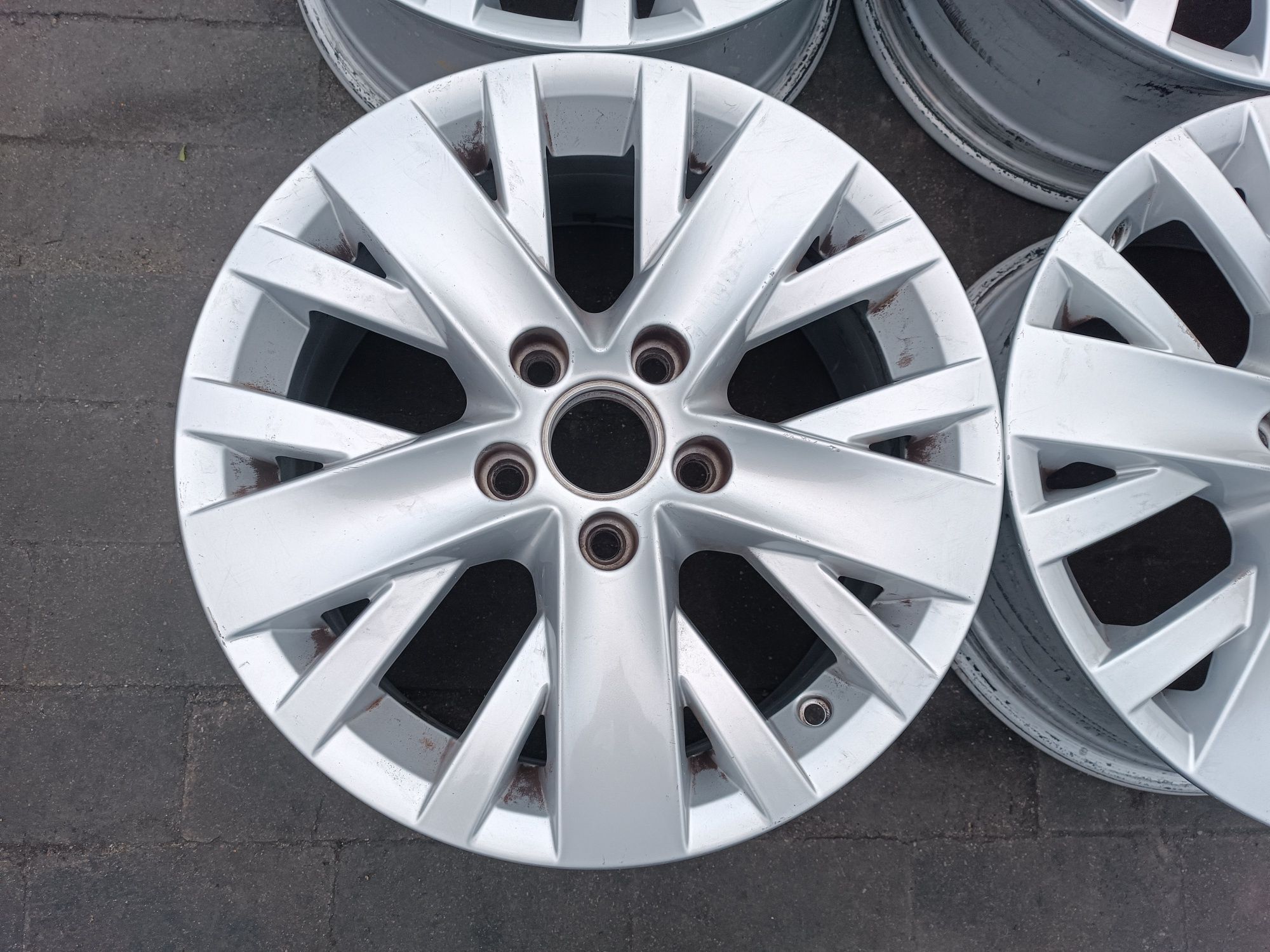 Felgi Alu VW Golf V VI VII Touran Audi A3 8P 5x112 ET50 6.5J16