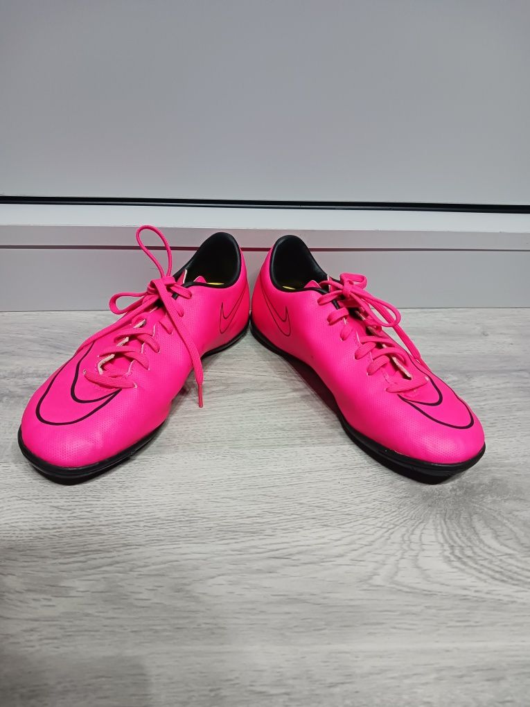 Różowe halówki Nike Mercurial Victory rozm. 36,5