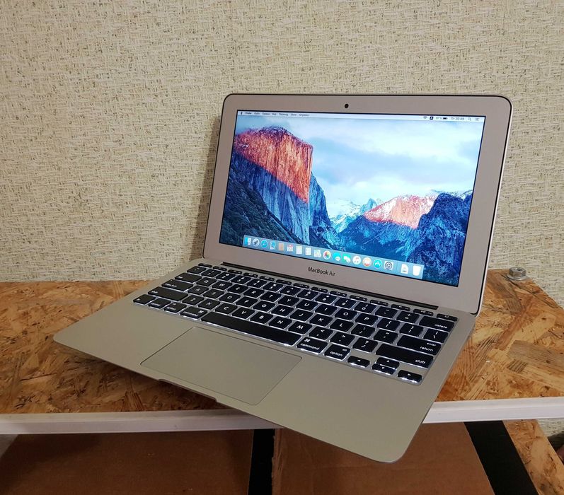 Гарненький Apple MacBook Air 13/i5/8-256/Нова батарея/SEQUOIA 15.3.1