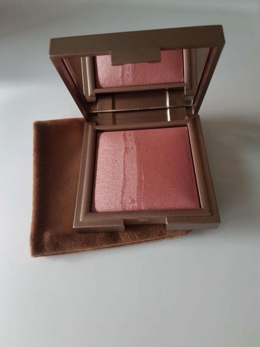 Blush Kiko com brilhos