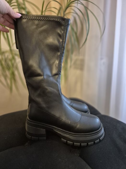 Нові демісезонні чоботи, 23,5-23 см