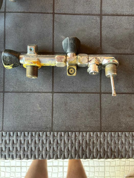 Torneiras de Garrafa Dupla (Mergulho Profissional)