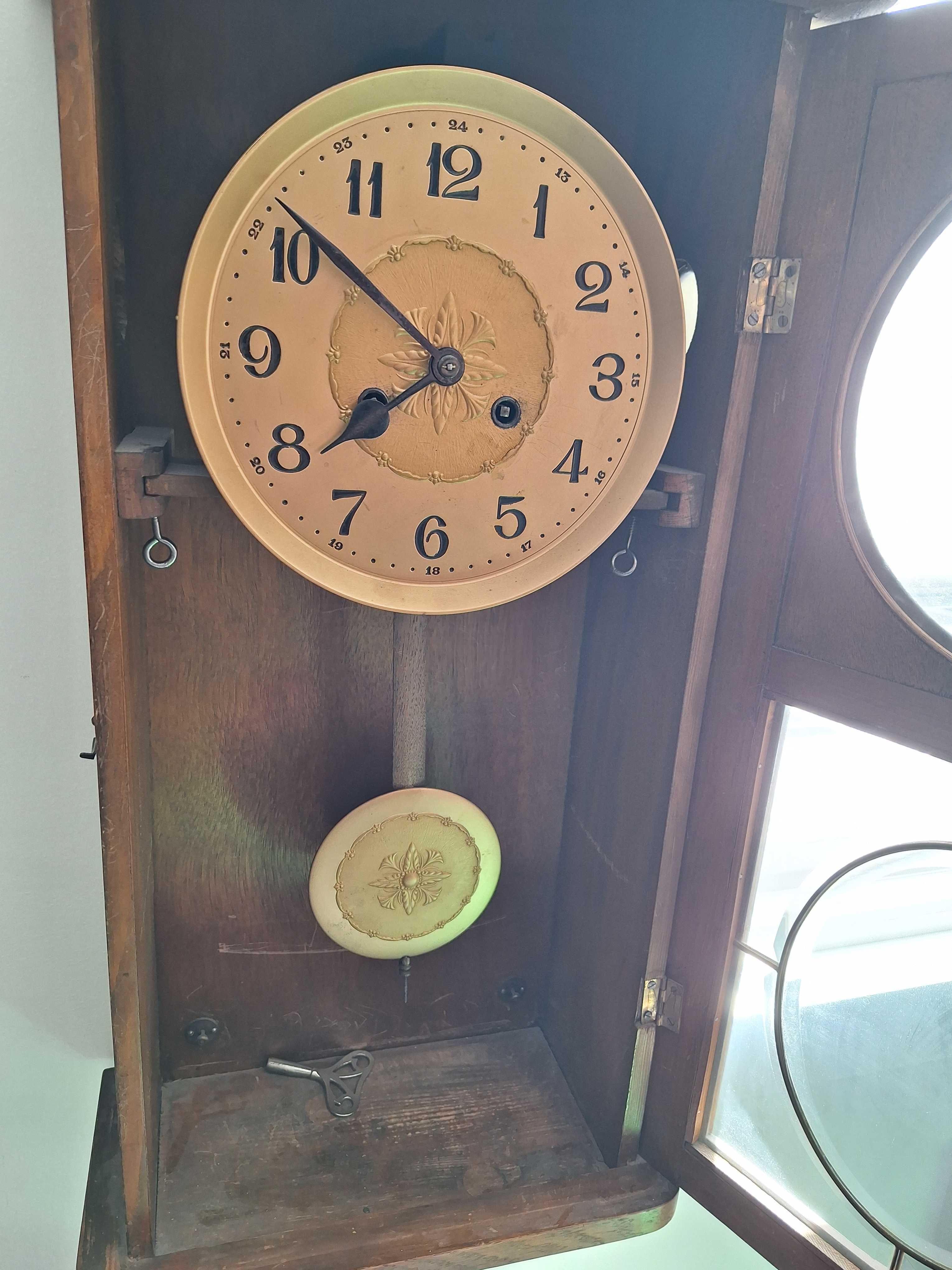 Stary zegar scienny