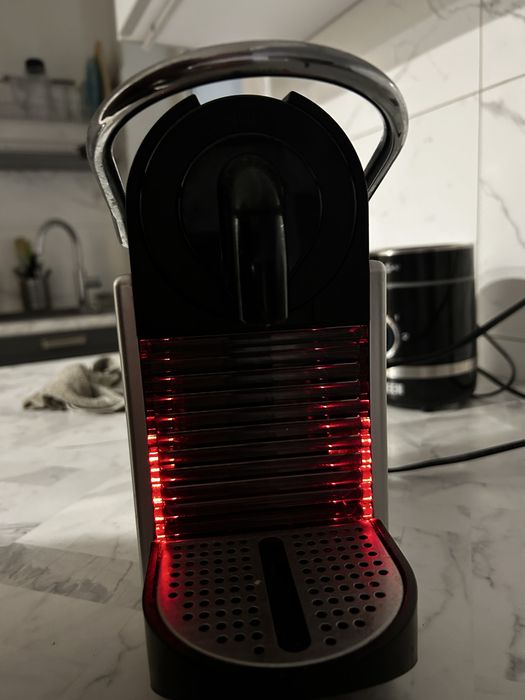 Ekspres do kawy na kapsulki delonghi