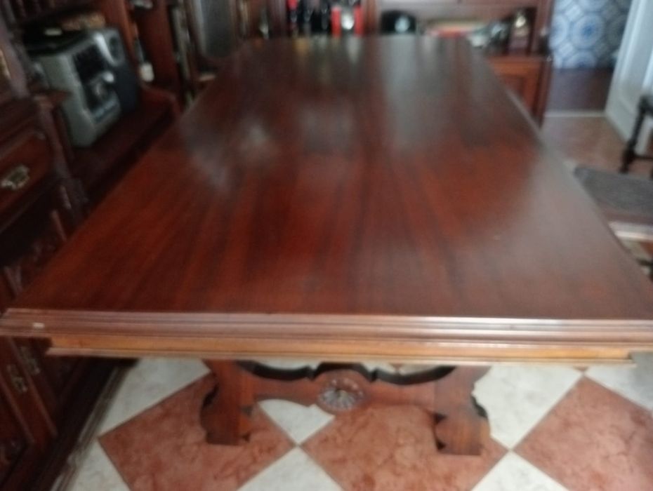Mesa de sala de estar em madeira