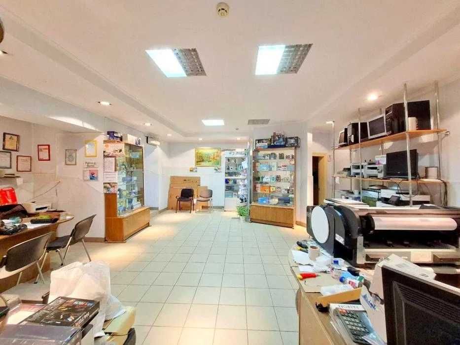 Продаж торгово-офісного приміщення у цокольному поверсі