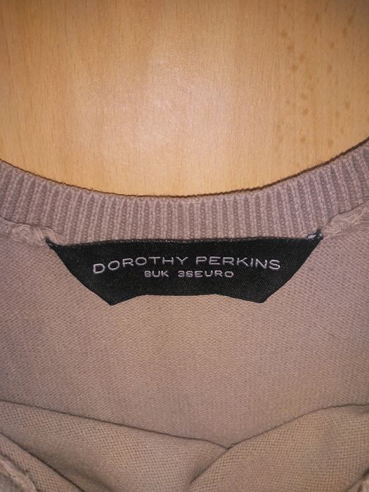 Sweter damski z cekinami zdobieniami na pagonach rozmiar M