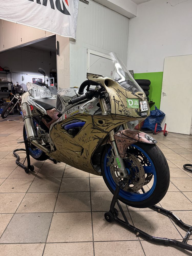 Kawasaki zxr400 na tor zarejestrowana