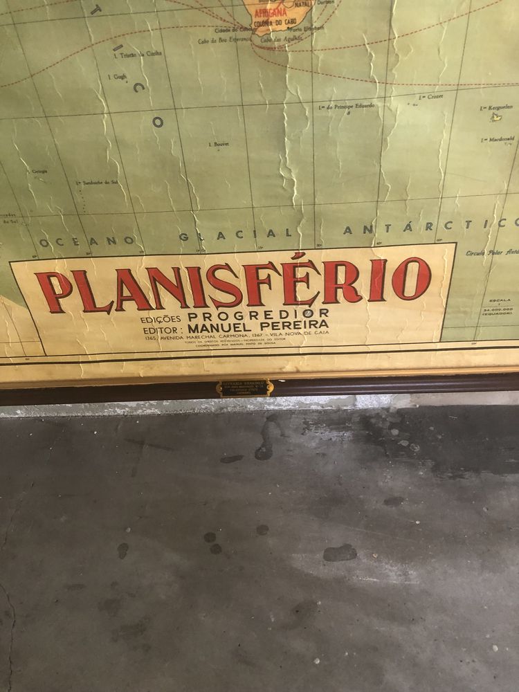 Mapa plasniferio em tela antigo das antigas escolas