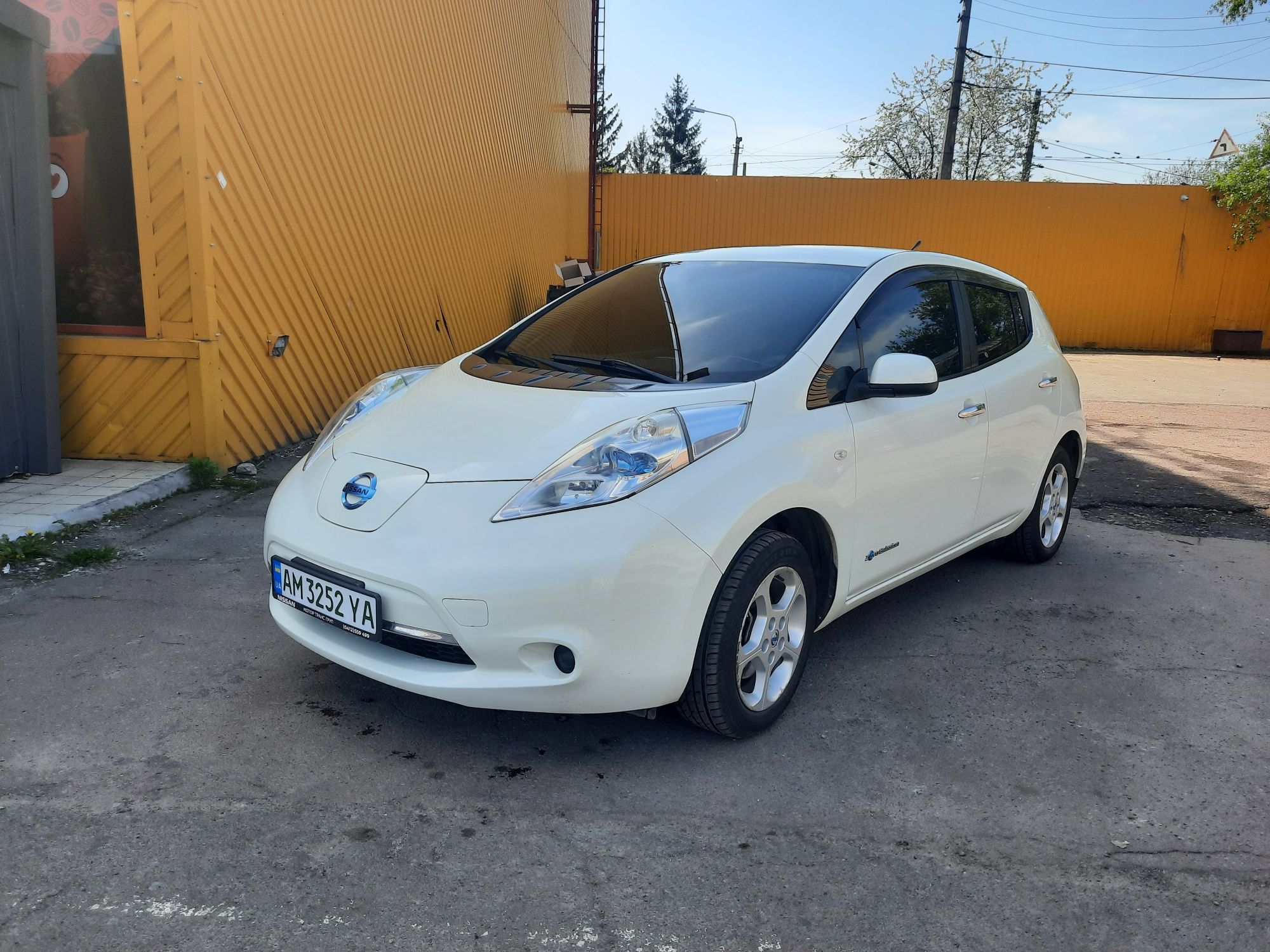 Продам Nissan Leaf