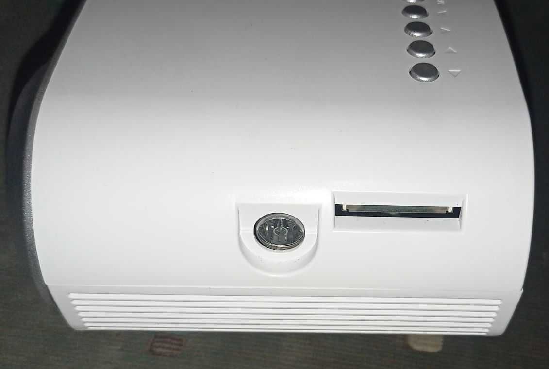 Mini projektor rzutnik LED Ucos RD802 HDMI/USB