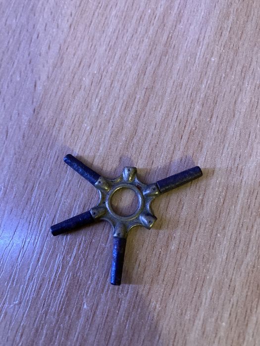 Старинный ключ для карманных часов отсутствует два ключика.