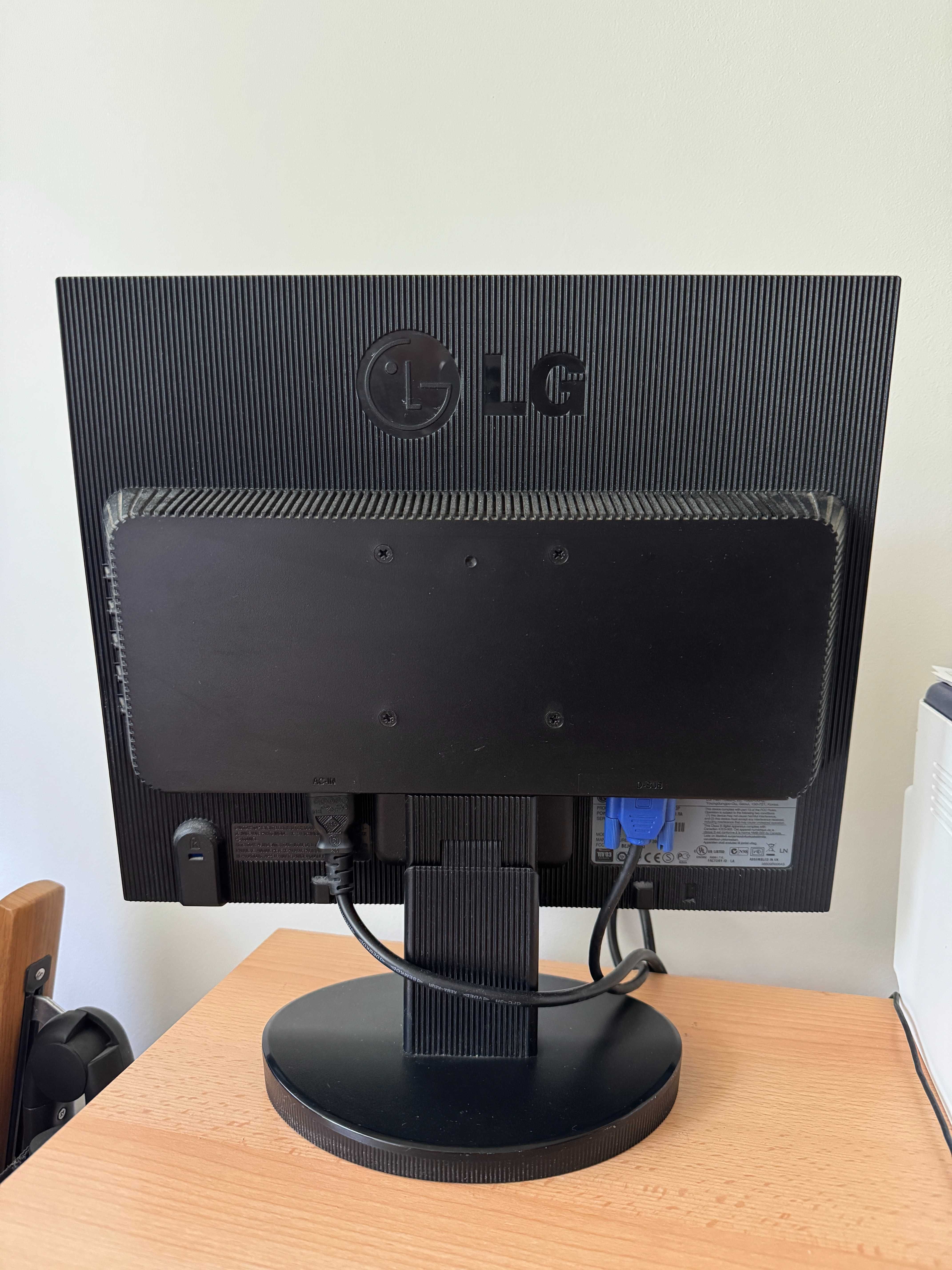 Komputer stacjonarny Lenovo ThinkCentre BIURKO GRATIS