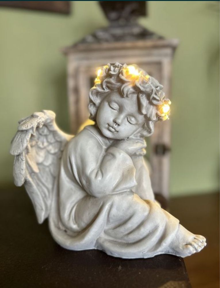 Anioł figurka lampion, znicz 19 cm świecący aniołek