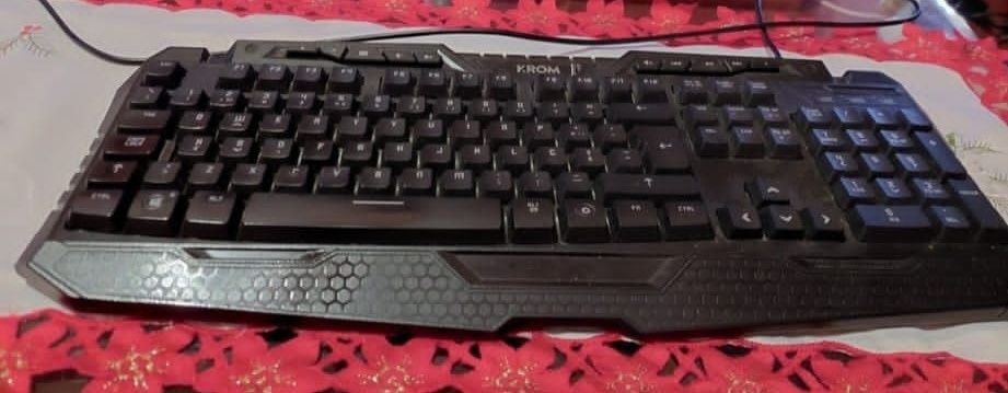 Teclado gaming com luzes Led