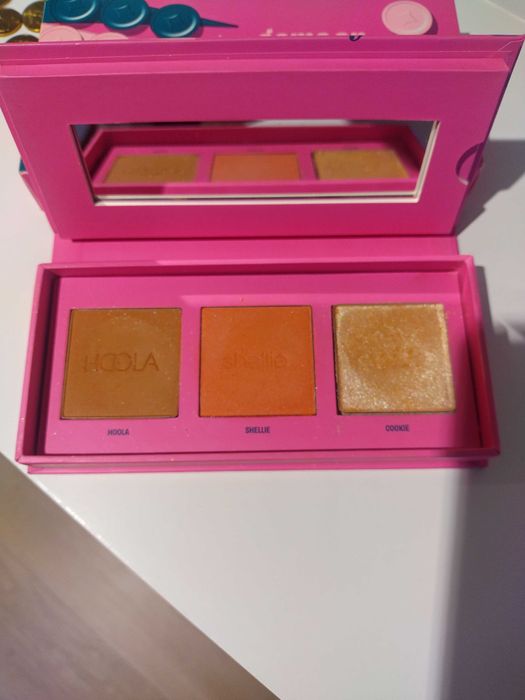 Paleta do twarzy Benefit Hoola Shellie Cookie