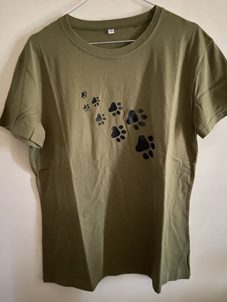 T-shirt de senhora com patinhas de cão