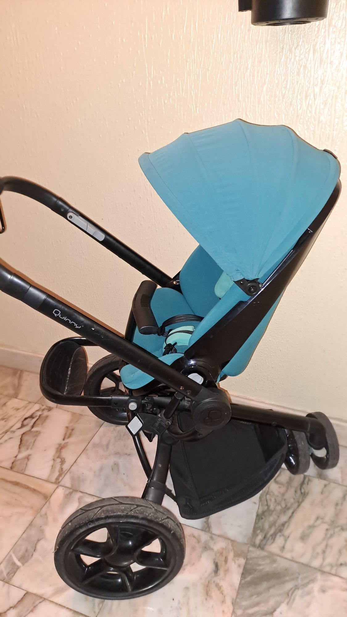 Conjunto carrinho quinny moodd e ovo maxi cosi