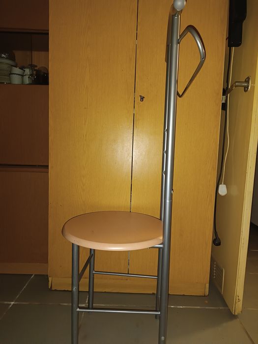 Krzesło wieszak stojak