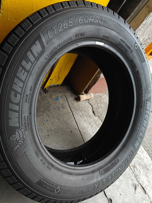R20 265 60 шини всесезонні Michelin Defender LTX M/S з авто з США
