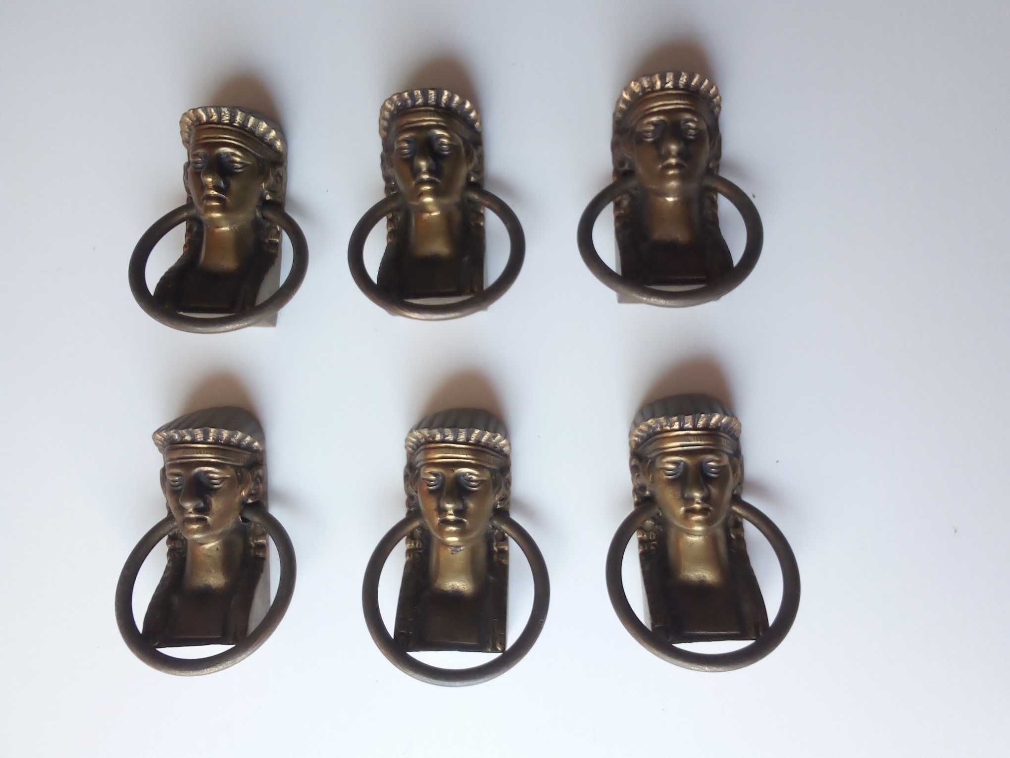 Puxadores e apliques decorativos para móvel, em latão