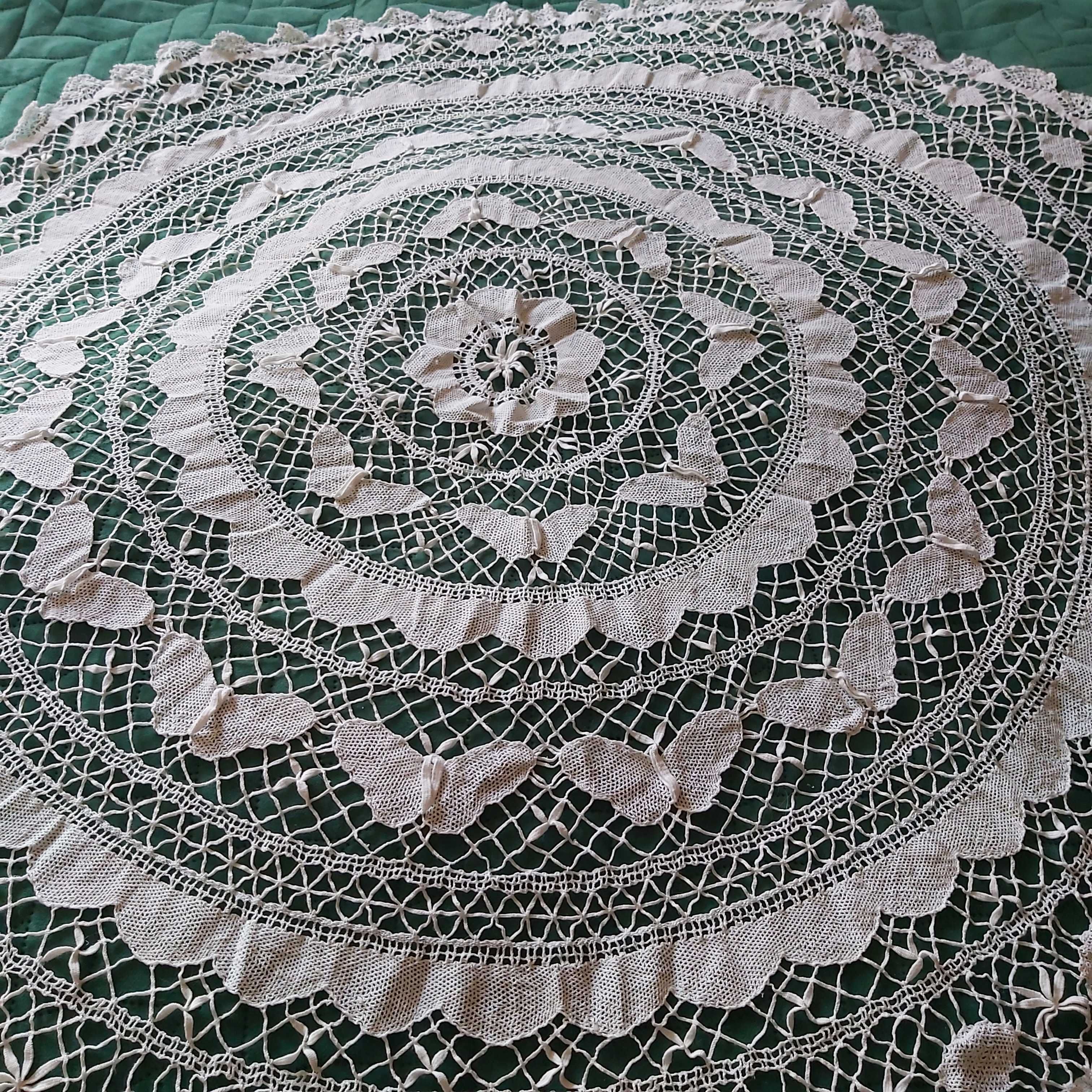 Tablecloth vintage lace filet guipure technique  round table d 105 cm