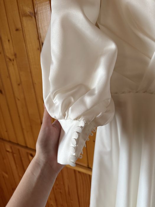 Біла випускна сукня