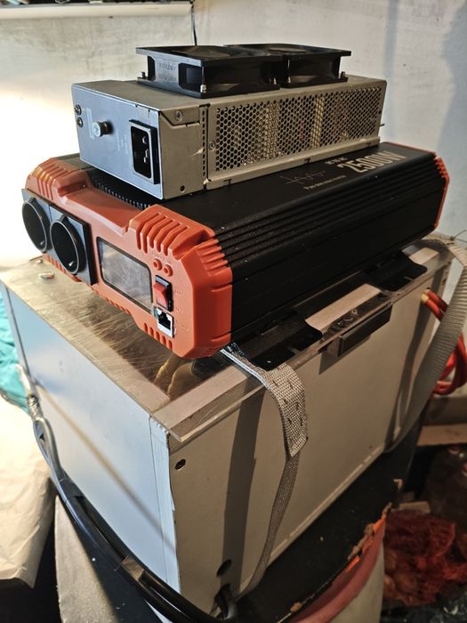 зарядна станція lifepo4 12v