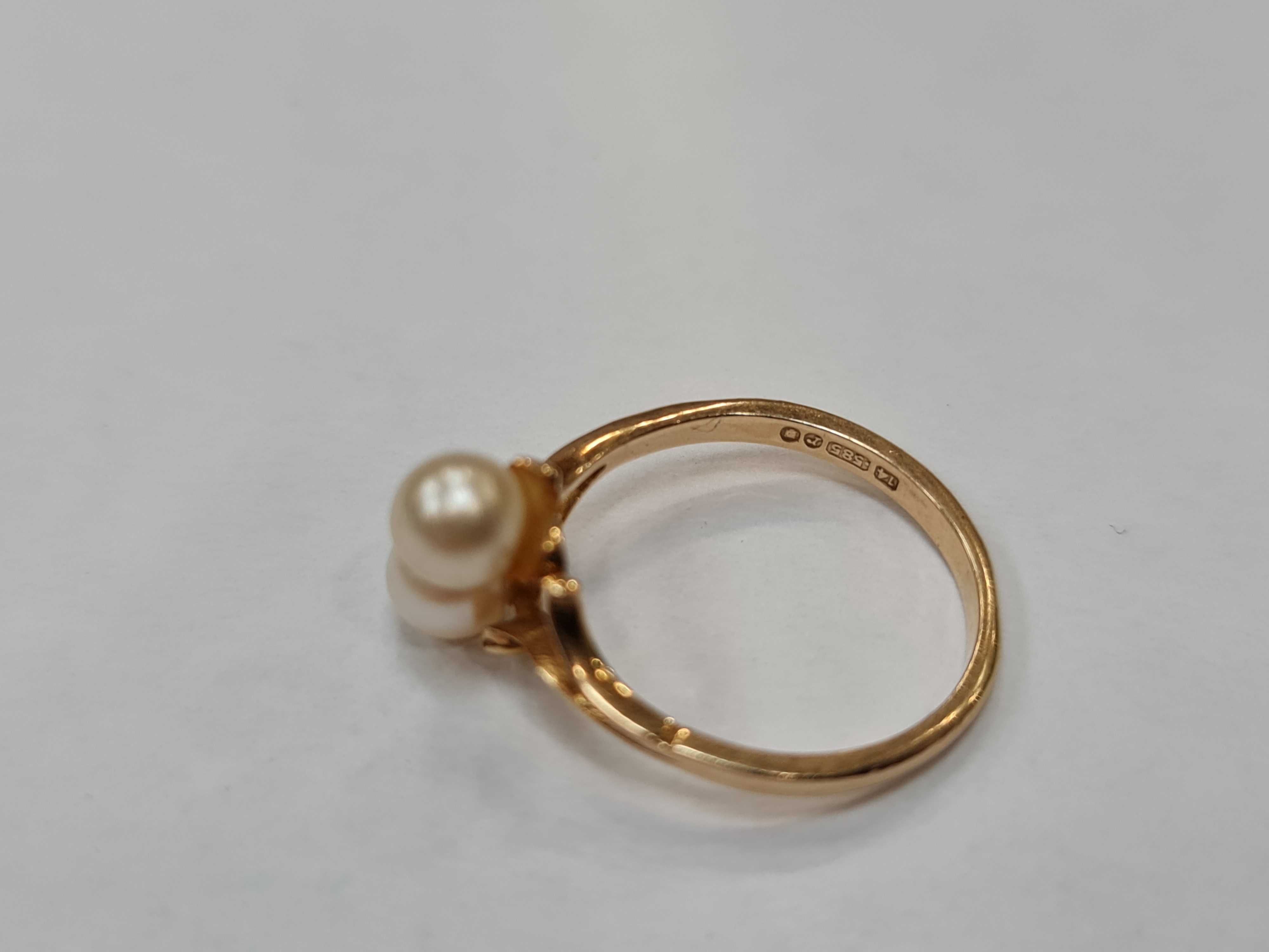 II poł. XX wieku! Złoty pierścionek/ 585/ 1.74 gram/ R10/ Perła