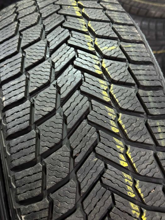 Шины demo  235 60 R 18 Michelin X Ice Snow Резина зима пара