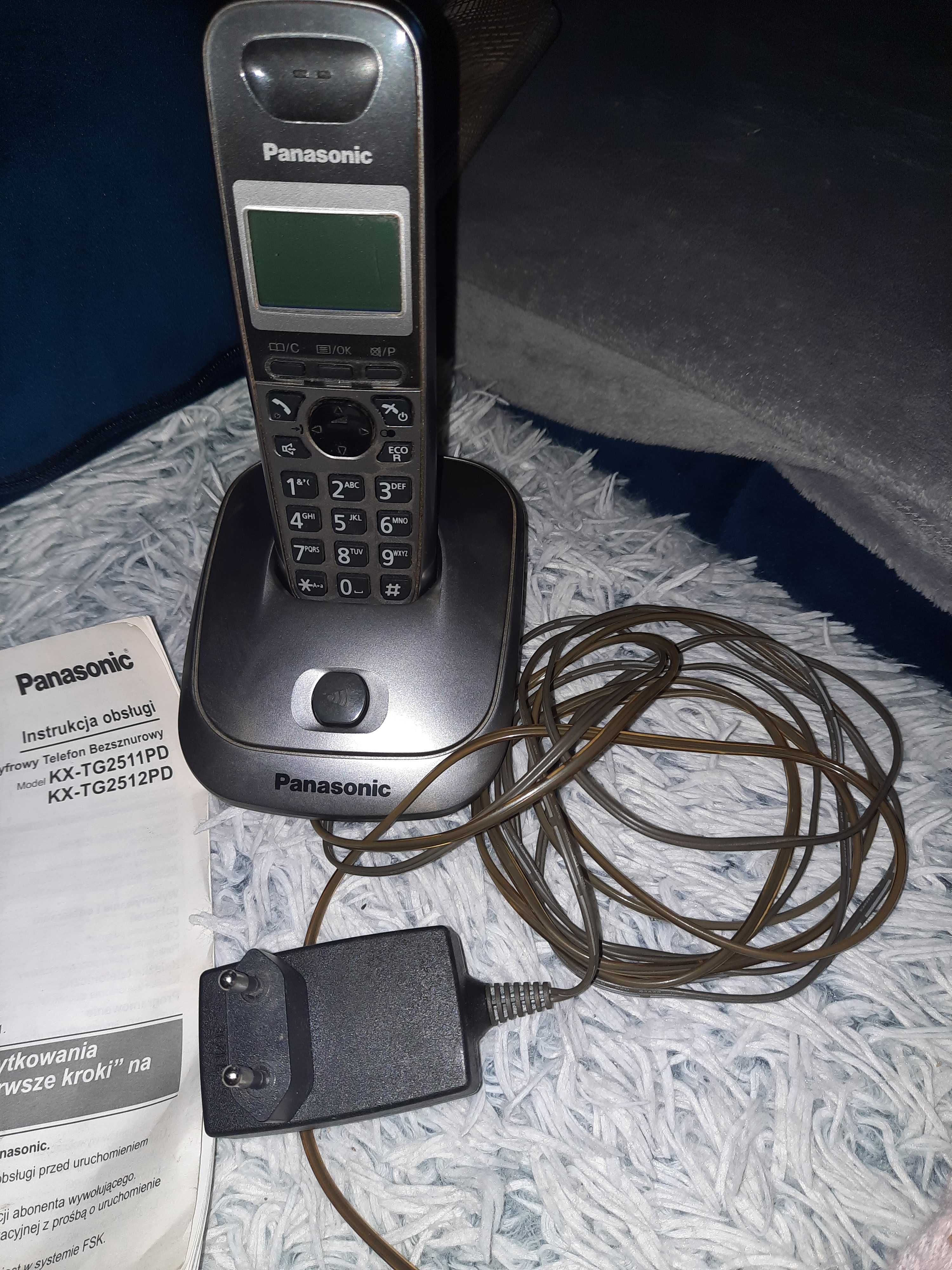 Telefon bezprzewodowy.