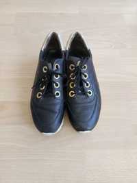 Czarne skórzane sneakersy ze złotymi akcentami marki Paul Green