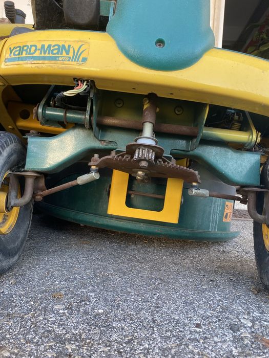 Trator MTD bom para jardim pequeno