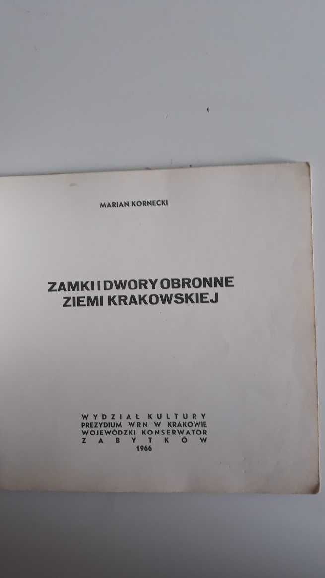 Zamki i dwory obronne Ziemi Krakowskiej. M. Kornecki.