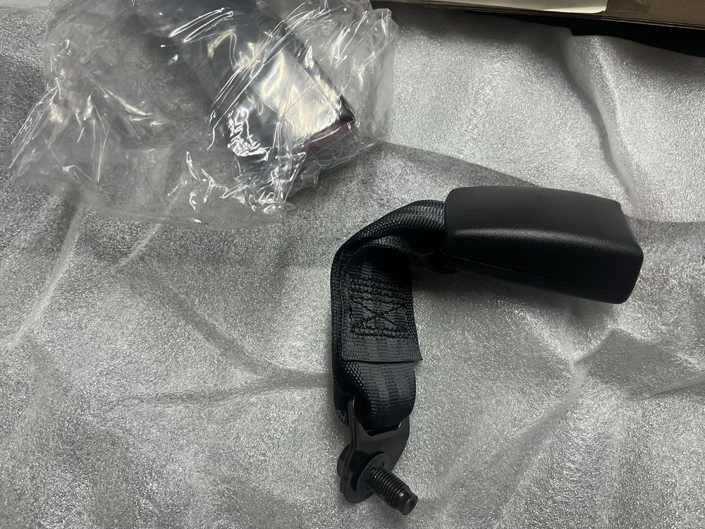 Encaixes de cintos de segurança Nissan