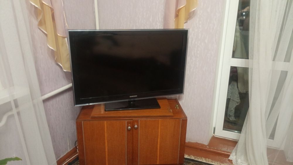 Телевізор плазмений Самсунг (не Китай) 42 дюйма.