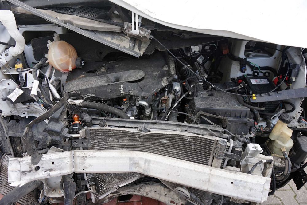 Toyota Proace samochód powypadkowy.