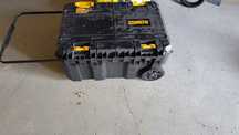 DEWALT skrzynia TSTAK na kołach 80 X 60 X 43