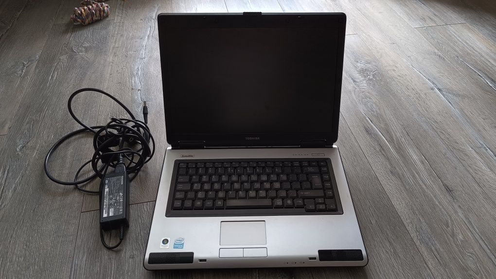 Laptop Toshiba czarny