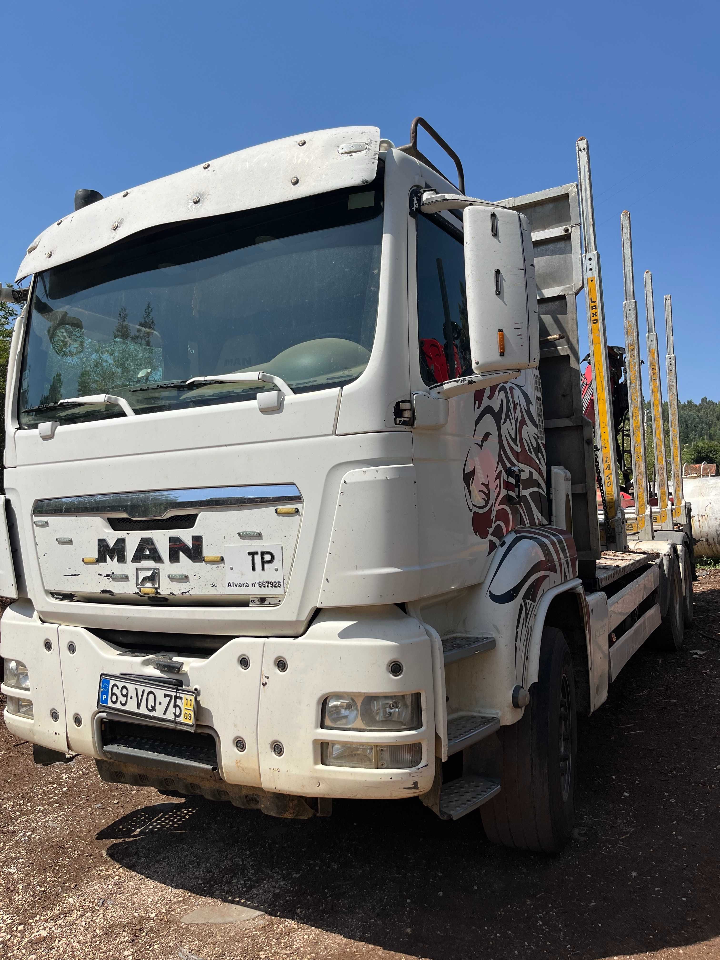 Camião 6X4 MAN com Grua