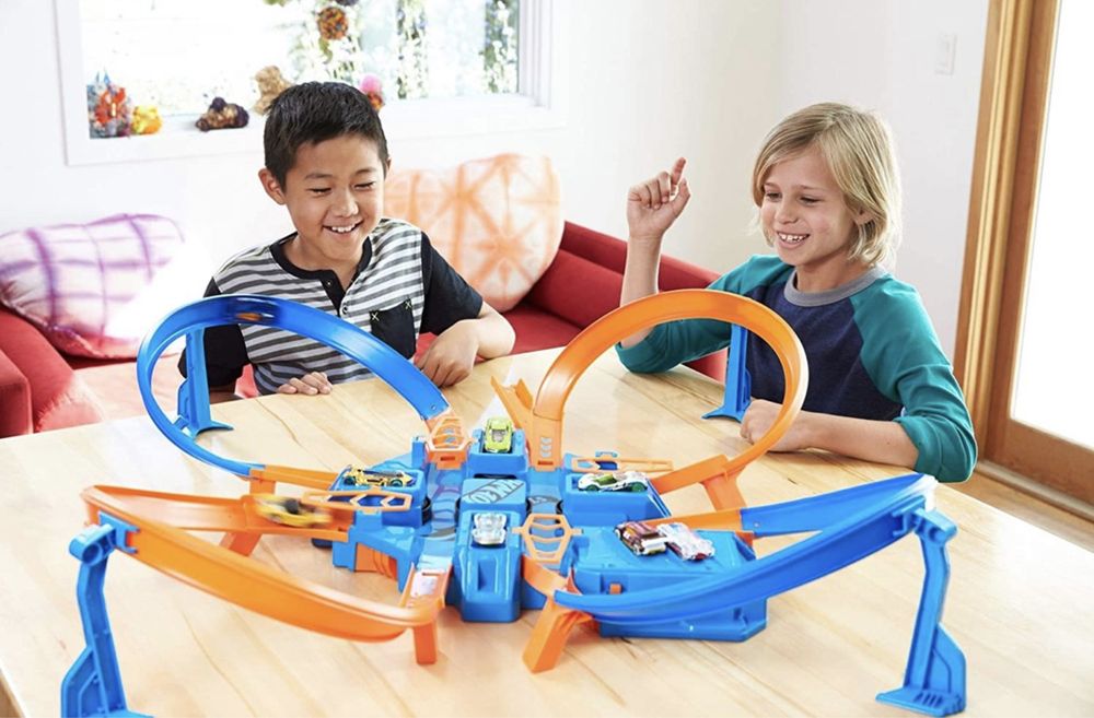 Трек Hot Wheels Авария крест накрест перекресток Criss Cross Crash!
