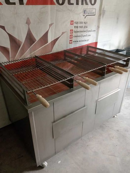 CHURRASQUEIRA INOX A CARVÃO (1500x900x950mm) - Valor c/ IVA
